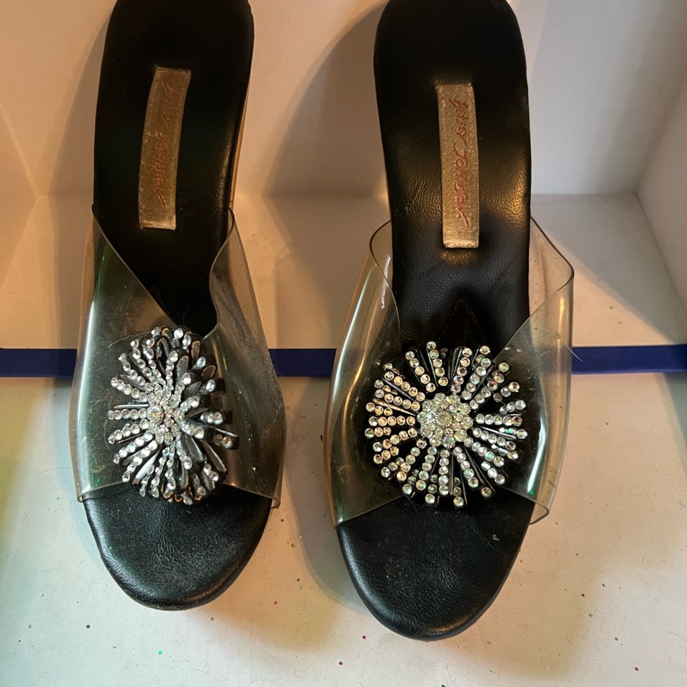 Betsey Johnson silver flower Polly’s🌟